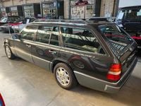 Second-hand Mercedes E320 220 CP (161 kW) 1995 Negru Break