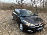 Gebraucht Hyundai i20 Active 101 PS (74 kW) 2017 Schwarz Kleinwagen