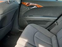 Gebraucht Mercedes E240 177 PS (130 kW) 2024 Blau Limousine