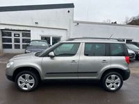 gebraucht Skoda Yeti 2.0TDI-Allrad-Navi-Panorama-Tüv Neu