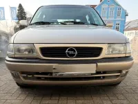 Używany Opel Astra 60 KM (44 kW) 1997 Złoty Sedan/Limuzyna