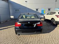 Gebraucht BMW 320 170 PS (125 kW) 2008 Schwarz Limousine