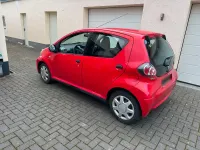 Gebraucht Toyota Aygo 68 PS (50 kW) 2012 Rot Kleinwagen