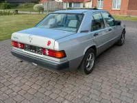 Używany Mercedes 190 118 KM (86 kW) 1990 Srebrny Sedan/Limuzyna