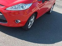Gebraucht Ford Fiesta Titanium 82 PS (60 kW) 2010 Rot Kleinwagen