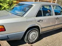 Gebraucht Mercedes E250 160 PS (117 kW) 1988 Limousine