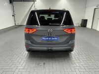 Gebraucht VW Touran Highline 150 PS (110 kW) 2022 Grau (delfingraumet.) Van / Kleinbus