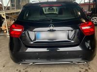 Gebraucht Mercedes A180 122 PS (89 kW) 2016 Schwarz Kleinwagen