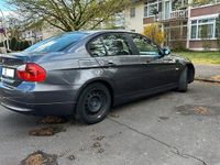 Gebraucht BMW 320 150 PS (110 kW) 2005 Grau Limousine