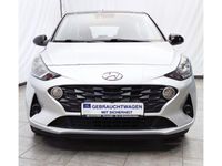 Gebraucht Hyundai i10 84 PS (61 kW) 2023 Sleek silver/ phantom black / Kleinwagen
