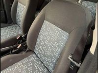 Gebraucht Ford Fiesta Ambiente 80 PS (58 kW) 2005 Silber Kleinwagen