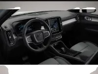 Neu Volvo XC40 Plus 163 PS (119 kW) 2026 Schwarz SUV