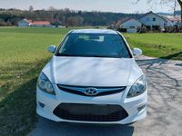 Gebraucht Hyundai i30 109 PS (80 kW) 2011 Weiß Kleinwagen