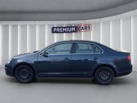 Gebraucht VW Jetta Highline 160 PS (117 kW) 2010 Blau Limousine