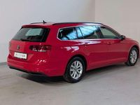 Używany VW Passat 122 KM (89 kW) 2023 Czerwony Kombi