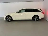 Gebraucht Mercedes C300e 313 PS (230 kW) 2023 Unilack polarweiß Kombi