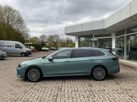Gebraucht VW Passat Elegance 150 PS (110 kW) 2025 Maripositgrün metallic Kombi
