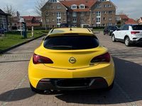 Gebraucht Opel Astra GTC Edition 179 PS (131 kW) 2011 Gelb Limousine