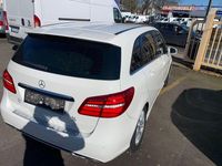 Gebraucht Mercedes B180 122 PS (89 kW) 2016 Weiß Van / Kleinbus