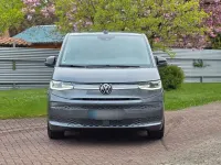 Gebraucht VW Multivan Style 150 PS (110 kW) 2024 Grau Van / Kleinbus