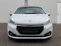 Gebraucht Peugeot 208 Active 99 PS (72 kW) 2017 Weiß Kleinwagen