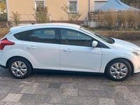Gebraucht Ford Focus 101 PS (74 kW) 2013 Weiß Limousine