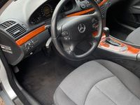 Gebraucht Mercedes E200 Classic 184 PS (135 kW) 2007 Silber Limousine