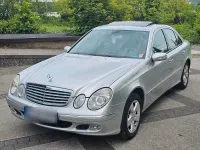 Używany Mercedes E320 204 KM (150 kW) 2004 Srebrny Sedan/Limuzyna