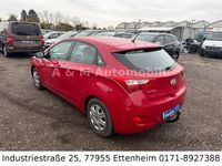 Gebraucht Hyundai i30 Classic 99 PS (72 kW) 2012 Rot Limousine