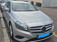 Gebraucht Mercedes A180 122 PS (89 kW) 2015 Grau Limousine
