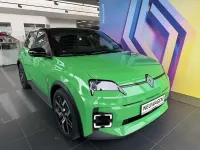 Neu Renault 5 E-Tech Urban 89 kW (122 PS) 2026 Perlmuttweiß metallic Limousine