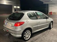 Gebraucht Peugeot 206 109 PS (80 kW) 2002 Silber Kleinwagen