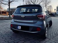 Gebraucht Hyundai i10 Trend 87 PS (63 kW) 2017 Grau Kleinwagen