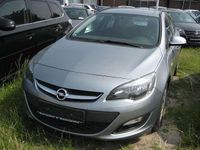 Gebraucht Opel Astra Edition 140 PS (102 kW) 2014 Silbersee/perl silber (m2) Kombi