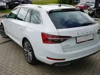 Gebraucht Skoda Superb LAURIN & KLEMENT 200 PS (147 kW) 2023 Weiß Kombi