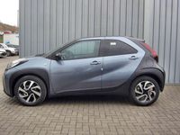 Neu Toyota Aygo 72 PS (52 kW) 2025 Celestite grey (1k3)/ black mi Kleinwagen