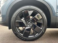 Neu Volvo XC40 Plus 163 PS (119 kW) 2025 Denim blue SUV