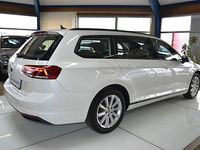 Gebraucht VW Passat Basis 150 PS (110 kW) 2022 Weiß Kombi