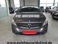 Gebraucht Mercedes A180 122 PS (89 kW) 2015 Grau Limousine