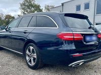 Gebraucht Mercedes E220 194 PS (142 kW) 2019 Blau Kombi