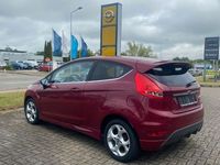 Gebraucht Ford Fiesta Ambiente 75 PS (55 kW) 2009 Rot Kleinwagen