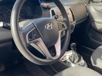 Gebraucht Hyundai i20 Edition 77 PS (56 kW) 2012 Weiß Kleinwagen