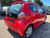 Gebraucht Toyota Aygo 68 PS (50 kW) 2010 Rot Kleinwagen