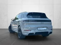 Gebraucht Porsche Cayenne E-Hybrid Black Edition 470 PS (345 kW) 2026 Grau SUV