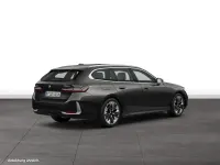 Gebraucht BMW 520 197 PS (144 kW) 2025 Sophistograu brillanteffekt metallic Kombi