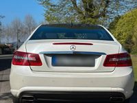Używany Mercedes E500 383 KM (281 kW) 2009 Biały Coupe