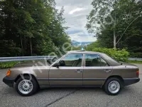Gebraucht Mercedes E230 132 PS (97 kW) 1988 Braun Limousine