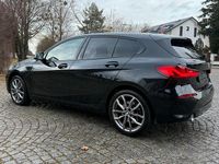 Gebraucht BMW 120 Sport Line 190 PS (139 kW) 2023 Schwarz Kleinwagen