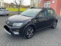 Gebraucht Dacia Sandero Stepway 90 PS (66 kW) 2018 Schwarz Limousine