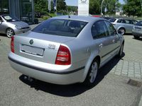 Gebraucht Skoda Superb 116 PS (85 kW) 2005 Silber metallic Limousine